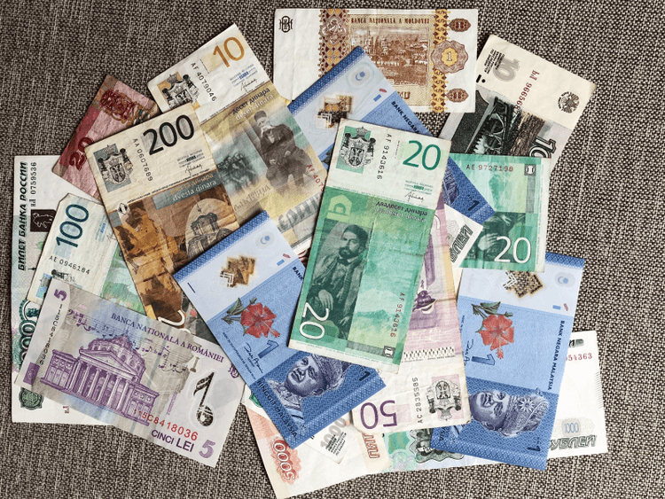 dinero para viajes - Pérez Diaz Abogados - derecho aduanero y comercio internacional