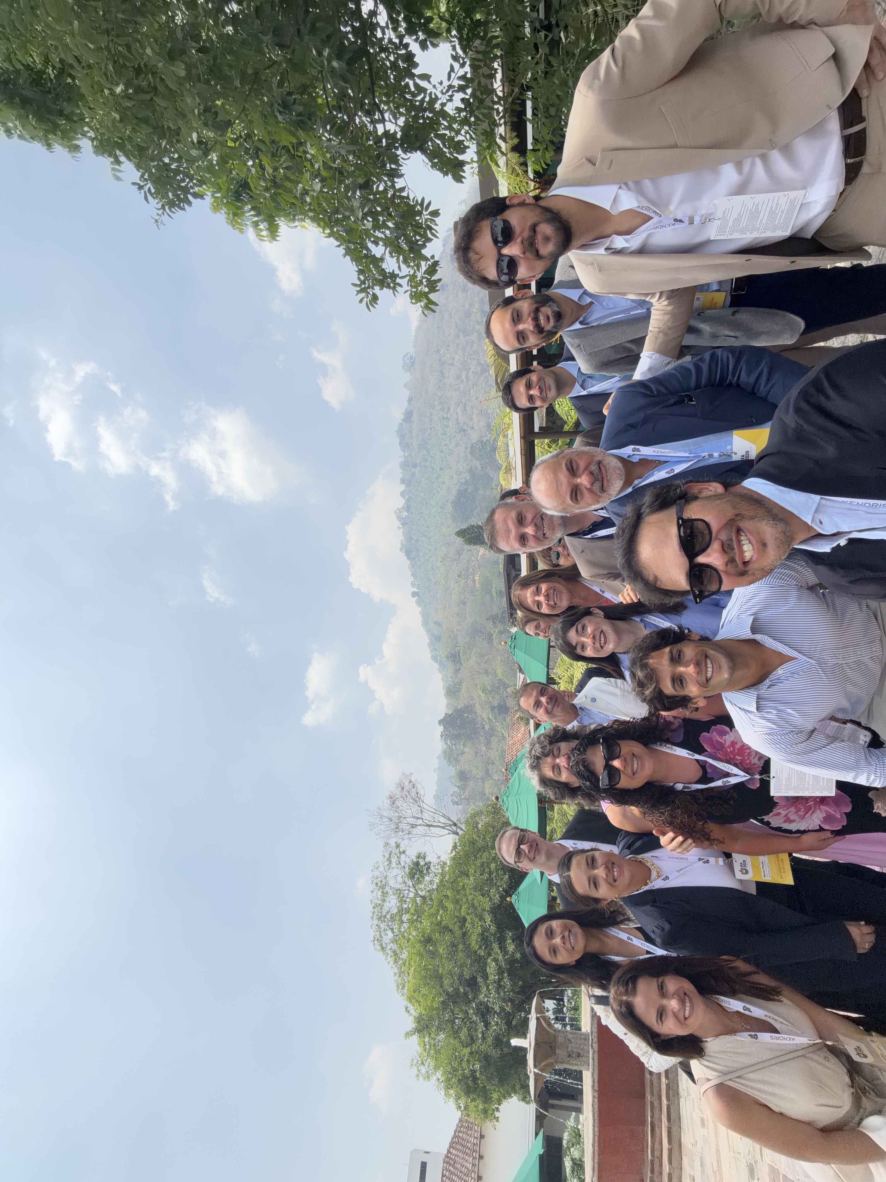 Grupo de profesionales en el Congreso IFA Antigua Guatemala 2026